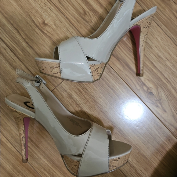 G by Guess Beige and Red Heels - Picture 10 of 12
